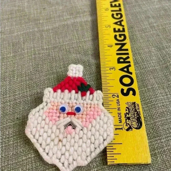 Vintage Homemade Needlepoint Santa Excellent Condition Brooch - Picture 4 of 5